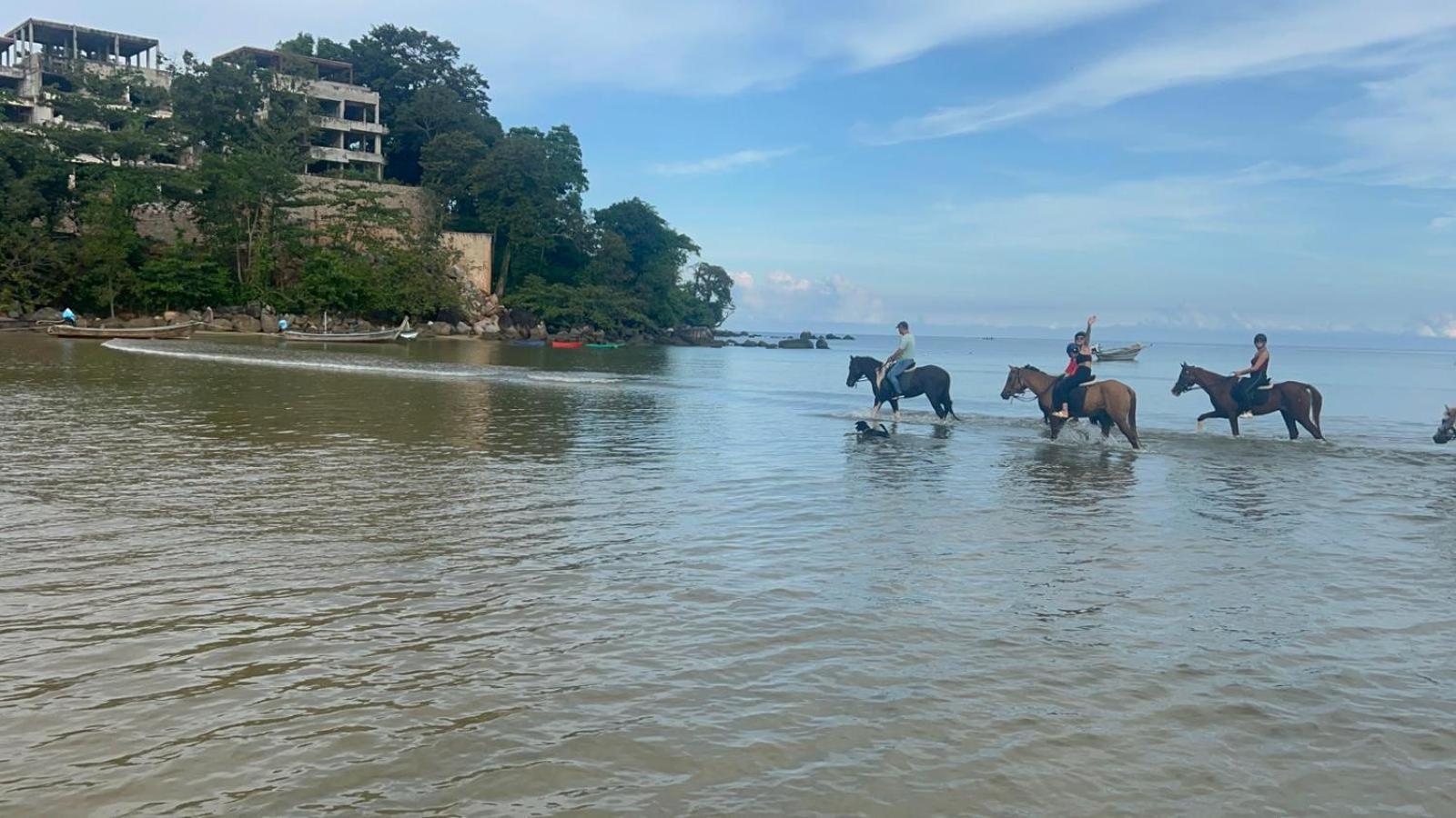 Isara Nai Yang Resort Zewnętrze zdjęcie